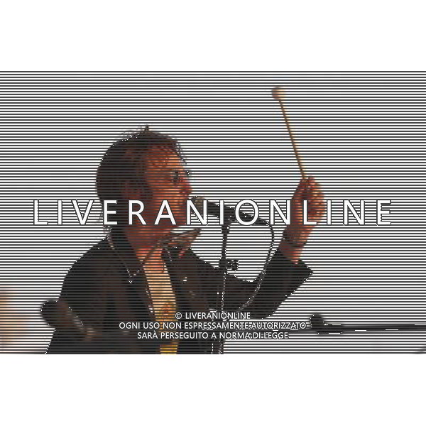 Rimini, concerto all\'alba di ALBERTO FORTIS, con te in tour, 02/07/2016, nella foto: ALBERTO FORTIS in concerto sulla spiaggia di Rimini Terme, @CLAUDIO ZAMAGNI/AGENZIA ALDO LIVERANI S.A.S