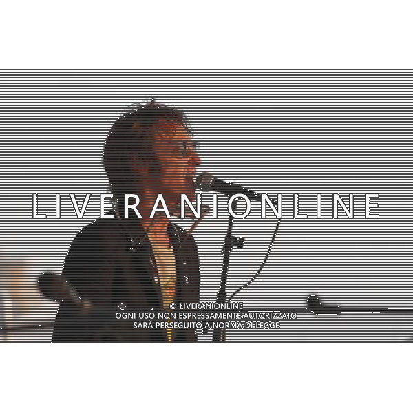 Rimini, concerto all\'alba di ALBERTO FORTIS, con te in tour, 02/07/2016, nella foto: ALBERTO FORTIS in concerto sulla spiaggia di Rimini Terme, @CLAUDIO ZAMAGNI/AGENZIA ALDO LIVERANI S.A.S