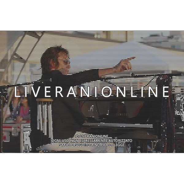 Rimini, concerto all\'alba di ALBERTO FORTIS, con te in tour, 02/07/2016, nella foto: ALBERTO FORTIS in concerto sulla spiaggia di Rimini Terme, @CLAUDIO ZAMAGNI/AGENZIA ALDO LIVERANI S.A.S