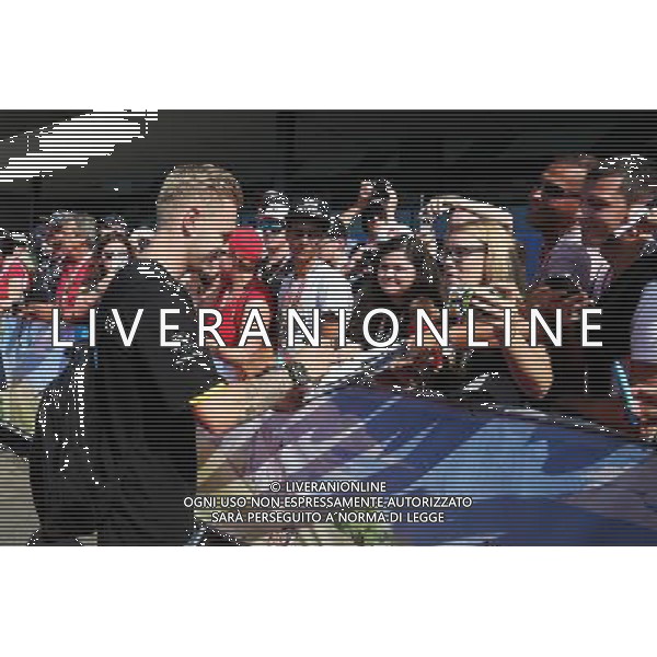 Kevin Magnussen (DEN) Renault Sport F1 Team signs autographs for the fans. 02.07.2016. Formula 1 World Championship, Rd 9, Austrian Grand Prix, Spielberg, Austria, Qualifying Day. / AGENZIA ALDO LIVERANI SAS - ITALY ONLY EDITORIAL USE ONLY 