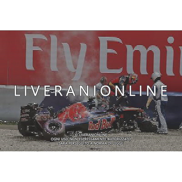 Daniil Kvyat (RUS) Scuderia Toro Rosso STR11 crashed in qualifying. 02.07.2016. Formula 1 World Championship, Rd 9, Austrian Grand Prix, Spielberg, Austria, Qualifying Day. / AGENZIA ALDO LIVERANI SAS - ITALY ONLY EDITORIAL USE ONLY 