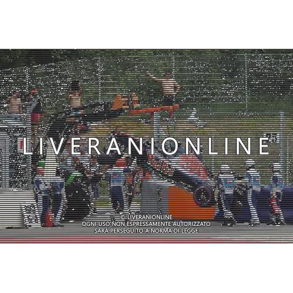 The damaged Scuderia Toro Rosso STR11 of Daniil Kvyat (RUS) is craned away after he crashed during qualifying. 02.07.2016. Formula 1 World Championship, Rd 9, Austrian Grand Prix, Spielberg, Austria, Qualifying Day. / AGENZIA ALDO LIVERANI SAS - ITALY ONLY EDITORIAL USE ONLY 