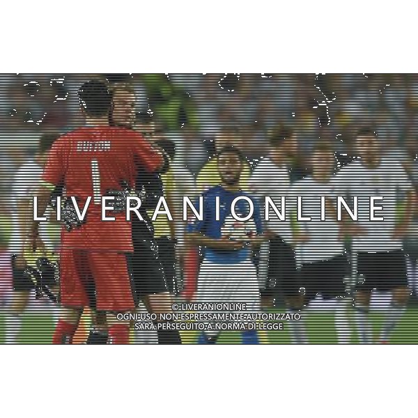 UEFA Francia EURO 2016 Final Tournament Quarter Finals Bordeaux - 02.07.2016 Germania-Italia Nella Foto:abbraccio tra neuer e gianluigi buffon prima dei rigori /Ph.Vitez-Ag. Aldo Liverani