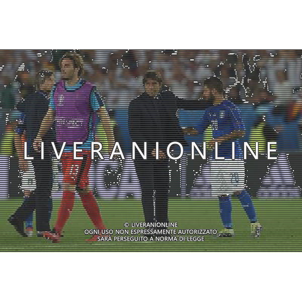 UEFA Francia EURO 2016 Final Tournament Quarter Finals Bordeaux - 02.07.2016 Germania-Italia Nella Foto: antonio conte consola i suoi giocatori a fine gara /Ph.Vitez-Ag. Aldo Liverani