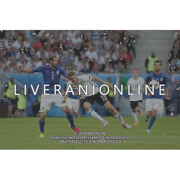 BORDEAUX 02.07.2016 MECZ CWIERCFINAL 1/4 FINALU MISTRZOSTW EUROPY 2016: NIEMCY - WLOCHY --- QUARTERFINAL 1/4 FINAL UEFA EURO 2016 MATCH: GERMANY - ITALY GIORGIO CHIELLINI THOMAS MULLER FOT. PIOTR KUCZA/NEWSPIX.PL --- Newspix.pl AG ALDO LIVERANI SAS ONLY ITALY *** Local Caption *** www.newspix.pl mail us: info@newspix.pl call us: 0048 022 23 22 222 --- Polish Picture Agency by Ringier Axel Springer Poland