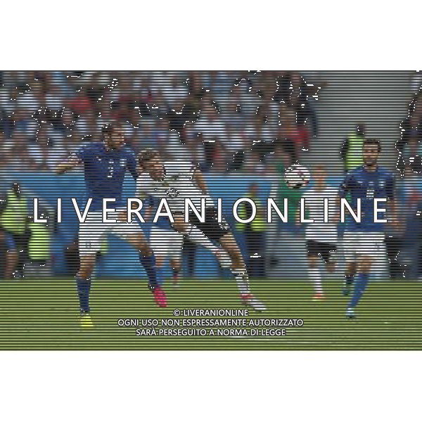 BORDEAUX 02.07.2016 MECZ CWIERCFINAL 1/4 FINALU MISTRZOSTW EUROPY 2016: NIEMCY - WLOCHY --- QUARTERFINAL 1/4 FINAL UEFA EURO 2016 MATCH: GERMANY - ITALY GIORGIO CHIELLINI THOMAS MULLER FOT. PIOTR KUCZA/NEWSPIX.PL --- Newspix.pl AG ALDO LIVERANI SAS ONLY ITALY *** Local Caption *** www.newspix.pl mail us: info@newspix.pl call us: 0048 022 23 22 222 --- Polish Picture Agency by Ringier Axel Springer Poland