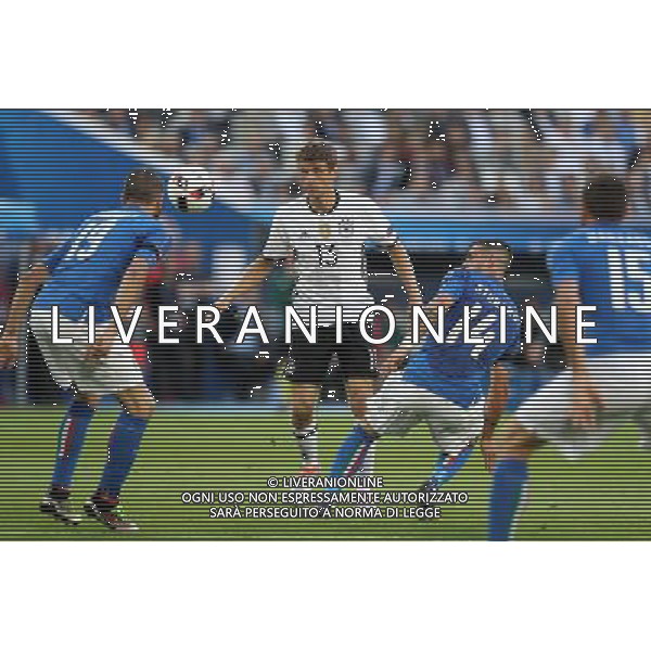 BORDEAUX 02.07.2016 MECZ CWIERCFINAL 1/4 FINALU MISTRZOSTW EUROPY 2016: NIEMCY - WLOCHY --- QUARTERFINAL 1/4 FINAL UEFA EURO 2016 MATCH: GERMANY - ITALY LEONARDO BONUCCI THOMAS MULLER STEFANO STURARO FOT. PIOTR KUCZA/NEWSPIX.PL --- Newspix.pl AG ALDO LIVERANI SAS ONLY ITALY *** Local Caption *** www.newspix.pl mail us: info@newspix.pl call us: 0048 022 23 22 222 --- Polish Picture Agency by Ringier Axel Springer Poland
