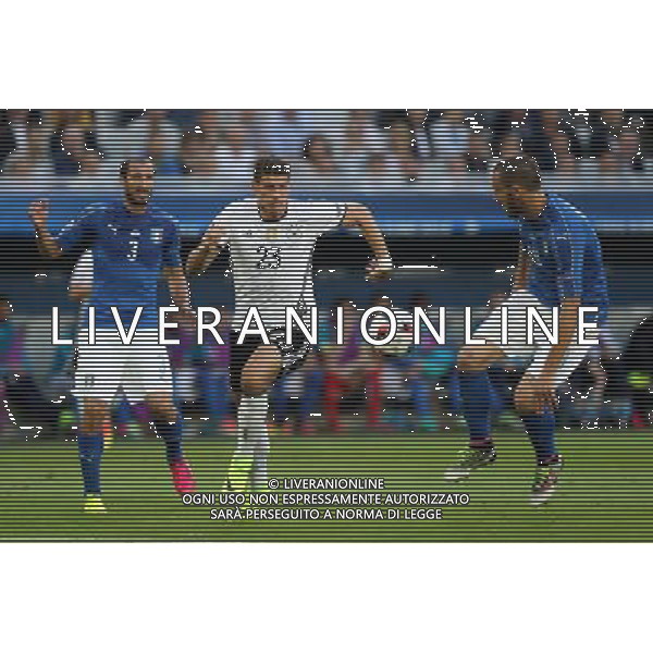 BORDEAUX 02.07.2016 MECZ CWIERCFINAL 1/4 FINALU MISTRZOSTW EUROPY 2016: NIEMCY - WLOCHY --- QUARTERFINAL 1/4 FINAL UEFA EURO 2016 MATCH: GERMANY - ITALY GIORGIO CHIELLINI MARIO GOMEZ LEONARDO BONUCCI FOT. PIOTR KUCZA/NEWSPIX.PL --- Newspix.pl AG ALDO LIVERANI SAS ONLY ITALY *** Local Caption *** www.newspix.pl mail us: info@newspix.pl call us: 0048 022 23 22 222 --- Polish Picture Agency by Ringier Axel Springer Poland