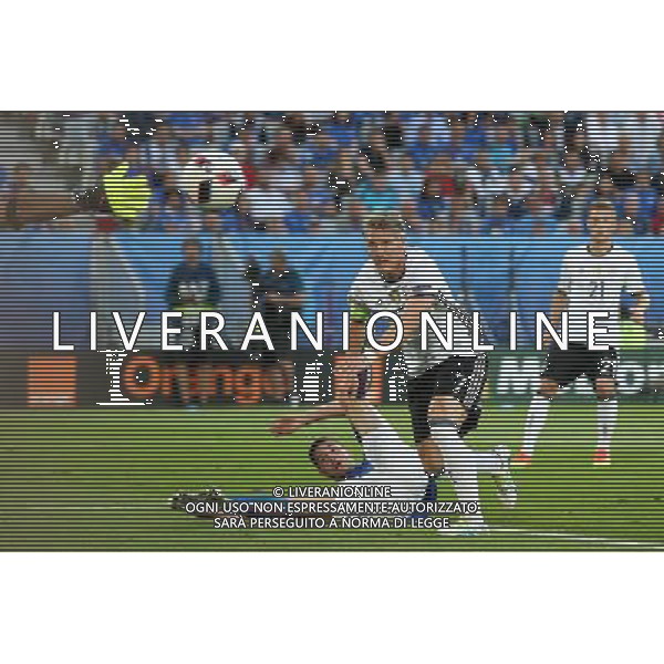 BORDEAUX 02.07.2016 MECZ CWIERCFINAL 1/4 FINALU MISTRZOSTW EUROPY 2016: NIEMCY - WLOCHY --- QUARTERFINAL 1/4 FINAL UEFA EURO 2016 MATCH: GERMANY - ITALY MATTIA DE SCIGLIO BASTIAN SCHWEINSTEIGER FOT. PIOTR KUCZA/NEWSPIX.PL --- Newspix.pl AG ALDO LIVERANI SAS ONLY ITALY *** Local Caption *** www.newspix.pl mail us: info@newspix.pl call us: 0048 022 23 22 222 --- Polish Picture Agency by Ringier Axel Springer Poland
