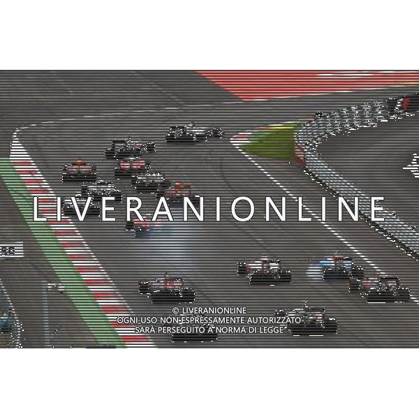 Lewis Hamilton (GBR) Mercedes AMG F1 W07 Hybrid leads at the start of the race. 03.07.2016. Formula 1 World Championship, Rd 9, Austrian Grand Prix, Spielberg, Austria, Race Day. AG ALDO LIVERANI SAS ONLY ITALY