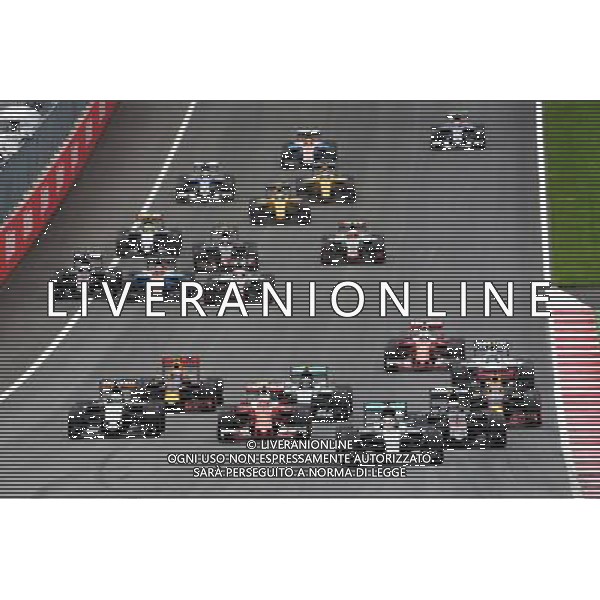 Lewis Hamilton (GBR) Mercedes AMG F1 W07 Hybrid leads at the start of the race. 03.07.2016. Formula 1 World Championship, Rd 9, Austrian Grand Prix, Spielberg, Austria, Race Day. AG ALDO LIVERANI SAS ONLY ITALY