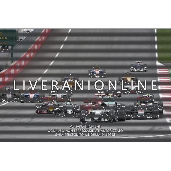 Lewis Hamilton (GBR) Mercedes AMG F1 W07 Hybrid leads at the start of the race. 03.07.2016. Formula 1 World Championship, Rd 9, Austrian Grand Prix, Spielberg, Austria, Race Day. AG ALDO LIVERANI SAS ONLY ITALY