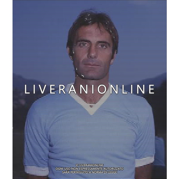 RETROSPETTIVA GIUSEPPE WILSON CALCIATORE NELLA FOTO GIUSEPPE WILSON CON LA MAGLIA DELLA LAZIO AG ALDO LIVERANI SAS