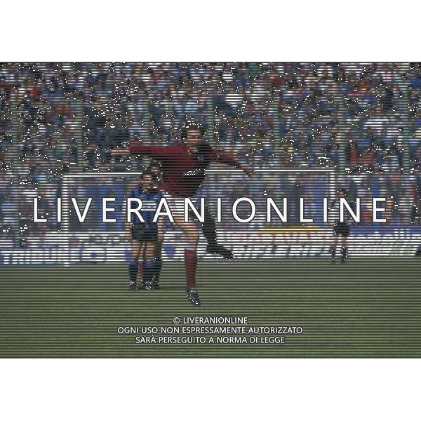 RETROSPETTIVA RENATO ZACCARELLI CALCIATORE NELLA FOTO RENATO ZACCARELLI CON LA MAGLIA DEL TORINO AG ALDO LIVERANI SAS