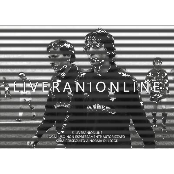 RETROSPETTIVA RENATO ZACCARELLI CALCIATORE NELLA FOTO RENATO ZACCARELLI CON LA MAGLIA DEL TORINO E GIOVANNI FRANCINI AG ALDO LIVERANI SAS