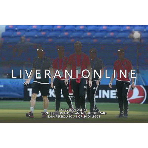 DECINES-CHARPIEU 05.07.2016 SPACER REPREZENTACJA WALIA NA EURO 2016 WE FRANCJI --- WALES FOOTBALL NATIONAL TEAM WALK IN EURO2016 JAMES CHESTER SAM VOKES NEIL TAYLOR FOT. PIOTR KUCZA/NEWSPIX.PL --- Newspix.pl AG ALDO LIVERANI SAS ONLY ITALY *** Local Caption *** www.newspix.pl mail us: info@newspix.pl call us: 0048 022 23 22 222 --- Polish Picture Agency by Ringier Axel Springer Poland