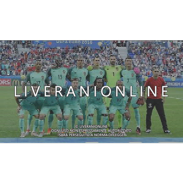 UEFA Francia EURO 2016 Final Tournament Semi-finals Lione - 06.07.2016 Portogallo-Galles Nella Foto:un ragazzino entra in campo e si mette in posa con la squadra del portogallo vicino a cristiano ronaldo /Ph.Vitez-Ag. Aldo Liverani