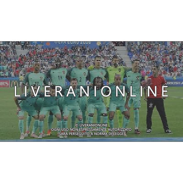 UEFA Francia EURO 2016 Final Tournament Semi-finals Lione - 06.07.2016 Portogallo-Galles Nella Foto:un ragazzino entra in campo e si mette in posa con la squadra del portogallo vicino a cristiano ronaldo /Ph.Vitez-Ag. Aldo Liverani