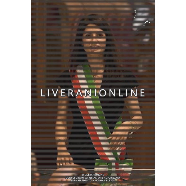 Prima seduta dellÕAssemblea Capitolina - Roma 07.07.2016 - Campidoglio - Palazzo Senatorio - Aula Giulio Cesare - nella foto: Virginia Raggi saluta Roberto Fico / Ph.Corradetti - AG ALDO LIVERANI SAS