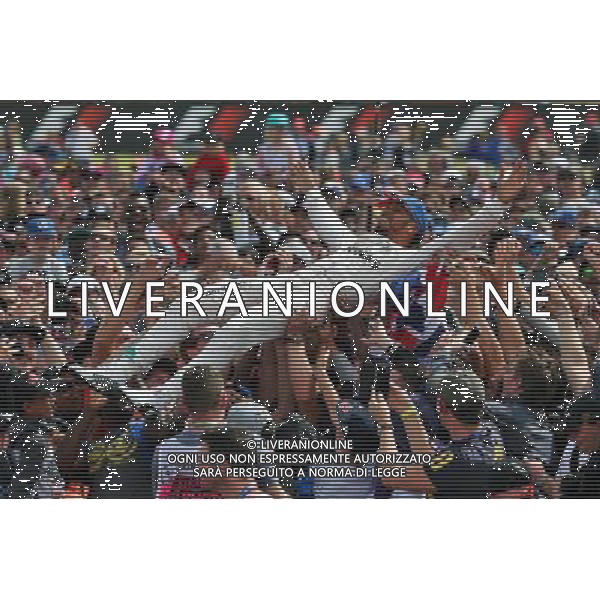 Race winner Lewis Hamilton (GBR) Mercedes AMG F1 celebrates with the fans. 10.07.2016. Formula 1 World Championship, Rd 10, British Grand Prix, Silverstone, England, Race Day. / AGENZIA ALDO LIVERANI SAS - ITALY ONLY EDITORIAL USE ONLY