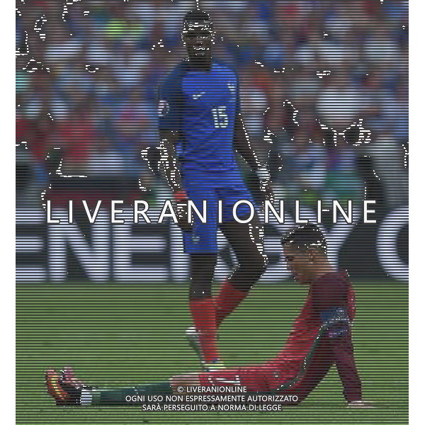 UEFA Francia EURO 2016 Final Tournament Final Parigi Saint-Denis - 10.07.2016 Portogallo-Francia Nella Foto: cristiano ronaldo a terra sofferente e dolorante dopo l\'infortunio /Ph.Vitez-Ag. Aldo Liverani