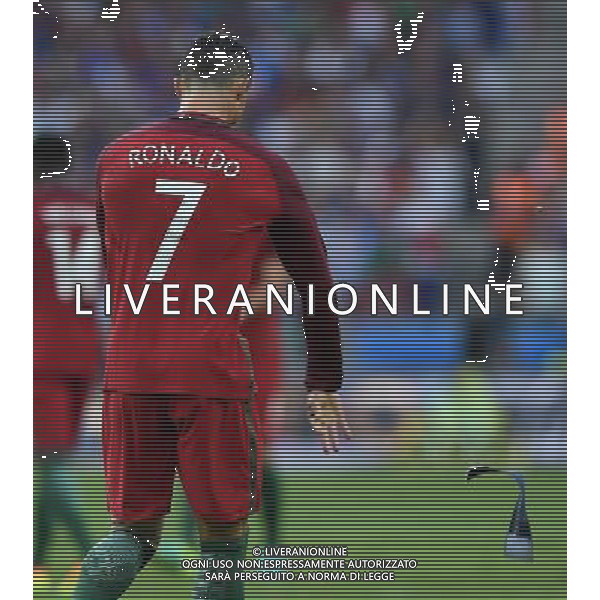 UEFA Francia EURO 2016 Final Tournament Final Parigi Saint-Denis - 10.07.2016 Portogallo-Francia Nella Foto: cristiano ronaldo sofferente e dolorante dopo l\'infortunio, si toglie la fascia da capitano e esce dal campo in lacrime /Ph.Vitez-Ag. Aldo Liverani