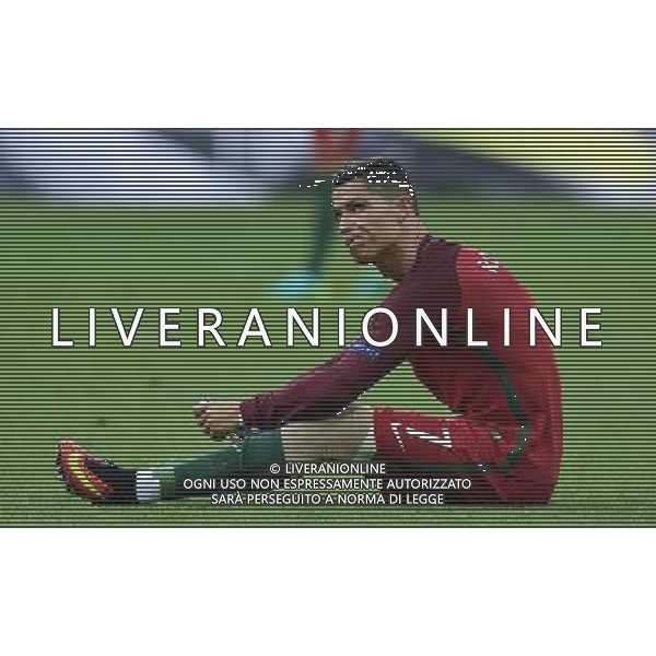 UEFA Francia EURO 2016 Final Tournament Final Parigi Saint-Denis - 10.07.2016 Portogallo-Francia Nella Foto: cristiano ronaldo a terra sofferente e dolorante dopo l\'infortunio, e esce dal campo in lacrime /Ph.Vitez-Ag. Aldo Liverani