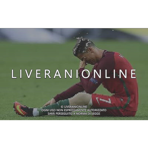 UEFA Francia EURO 2016 Final Tournament Final Parigi Saint-Denis - 10.07.2016 Portogallo-Francia Nella Foto: cristiano ronaldo a terra sofferente e dolorante dopo l\'infortunio, e esce dal campo in lacrime /Ph.Vitez-Ag. Aldo Liverani