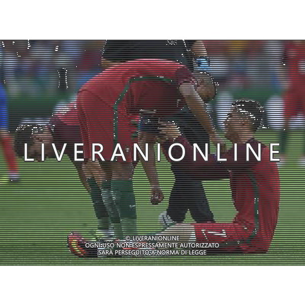 UEFA Francia EURO 2016 Final Tournament Final Parigi Saint-Denis - 10.07.2016 Portogallo-Francia Nella Foto: cristiano ronaldo a terra sofferente e dolorante dopo l\'infortunio, e esce dal campo in lacrime /Ph.Vitez-Ag. Aldo Liverani
