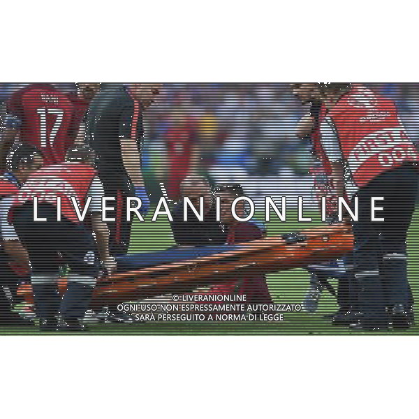 UEFA Francia EURO 2016 Final Tournament Final Parigi Saint-Denis - 10.07.2016 Portogallo-Francia Nella Foto: cristiano ronaldo a terra sofferente e dolorante dopo l\'infortunio, esce dal campo in barella e in lacrime /Ph.Vitez-Ag. Aldo Liverani