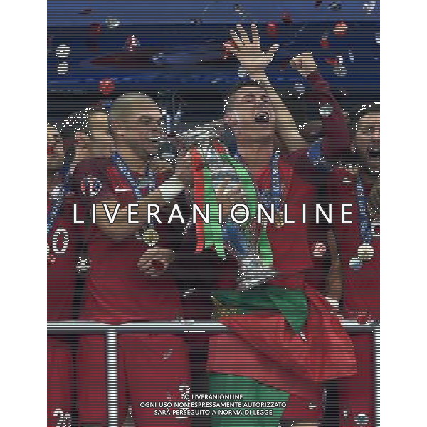 UEFA Francia EURO 2016 Final Tournament Final Parigi Saint-Denis - 10.07.2016 Portogallo-Francia Nella Foto: cristiano ronaldo festeggia sul palco e alza la coppa /Ph.Vitez-Ag. Aldo Liverani