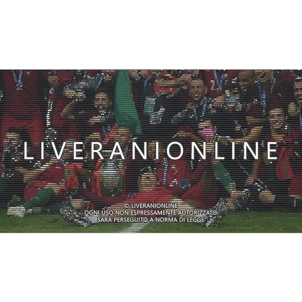 UEFA Francia EURO 2016 Final Tournament Final Parigi Saint-Denis - 10.07.2016 Portogallo-Francia Nella Foto:foto di gruppo portogallo con la coppa - cristiano ronaldo /Ph.Vitez-Ag. Aldo Liverani