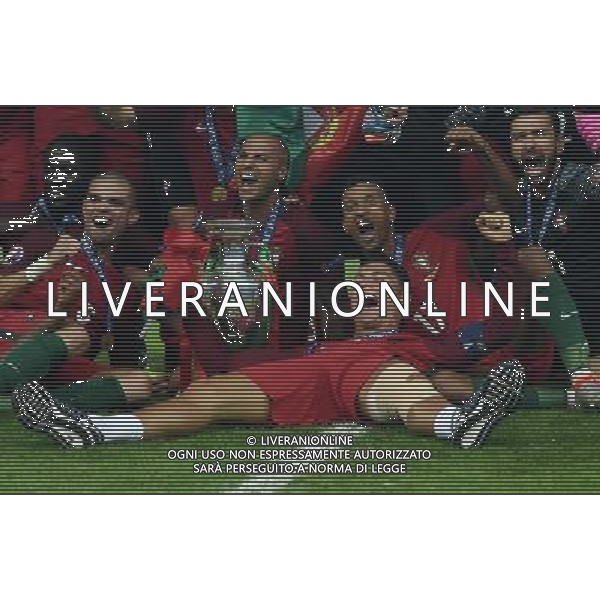 UEFA Francia EURO 2016 Final Tournament Final Parigi Saint-Denis - 10.07.2016 Portogallo-Francia Nella Foto:foto di gruppo portogallo con la coppa - cristiano ronaldo /Ph.Vitez-Ag. Aldo Liverani