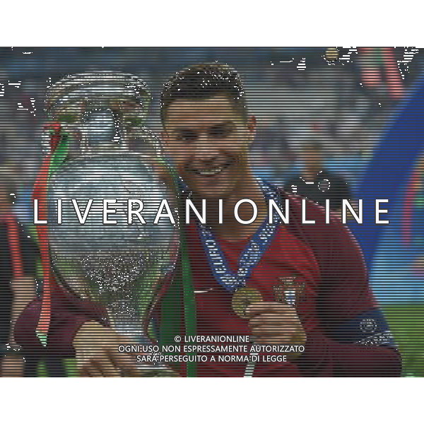 UEFA Francia EURO 2016 Final Tournament Final Parigi Saint-Denis - 10.07.2016 Portogallo-Francia Nella Foto: cristiano ronaldo con la coppa /Ph.Vitez-Ag. Aldo Liverani