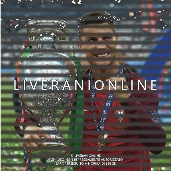 UEFA Francia EURO 2016 Final Tournament Final Parigi Saint-Denis - 10.07.2016 Portogallo-Francia Nella Foto: cristiano ronaldo con la coppa /Ph.Vitez-Ag. Aldo Liverani