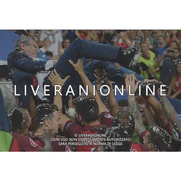 UEFA Francia EURO 2016 Final Tournament Final Parigi Saint-Denis - 10.07.2016 Portogallo-Francia Nella Foto:Santos Fernando festeggiato dai giocatori /Ph.Vitez-Ag. Aldo Liverani