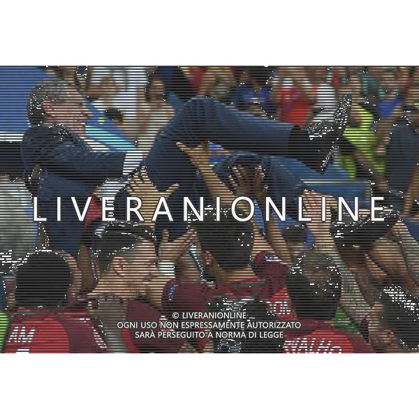 UEFA Francia EURO 2016 Final Tournament Final Parigi Saint-Denis - 10.07.2016 Portogallo-Francia Nella Foto:Santos Fernando festeggiato dai giocatori /Ph.Vitez-Ag. Aldo Liverani