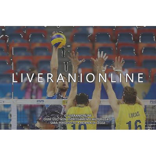 13.07.2016 KRAKOW TAURON ARENA UL. LEMA 7 ( POLAND ) SIATKOWKA MEZCZYZN ( MEN\'S VOLLEYBALL ) FINAL LIGI SWIATOWEJ 2016 - FINAL SIX ( FIVB WORLD LEAGUE FINALS KRAKOW 2016 ) MECZ BRAZYLIA - WLOCHY ( GAME BRAZIL - ITALY ) NZ (L) ATAKUJE LUCA VETTORI FOTO JAKUB PIASECKI / CYFRASPORT / NEWSPIX.PL --- Newspix.pl AG ALDO LIVERANI SAS ONLY ITALY *** Local Caption *** www.newspix.pl mail us: info@newspix.pl call us: 0048 022 23 22 222 --- Polish Picture Agency by Ringier Axel Springer Poland