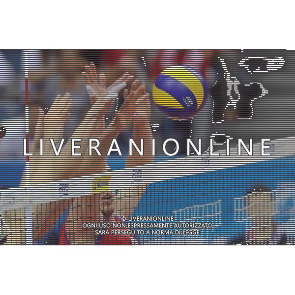 16.07.2016 KRAKOW TAURON ARENA UL. LEMA 7 ( POLAND ) SIATKOWKA MEZCZYZN ( MEN\'S VOLLEYBALL ) FINAL LIGI SWIATOWEJ 2016 - FINAL SIX ( FIVB WORLD LEAGUE FINALS KRAKOW 2016 ) POLFINAL WLOCHY -SERBIA (SEMI FINAL GAME ITALY - SERBIA) NZ BLOK PILKA SPRZET SPORTOWY MIKASA FIVB LOGO FOTO JAKUB PIASECKI / CYFRASPORT / NEWSPIX.PL --- Newspix.pl *** Local Caption *** www.newspix.pl mail us: info@newspix.pl call us: 0048 022 23 22 222 --- Polish Picture Agency by Ringier Axel Springer Poland