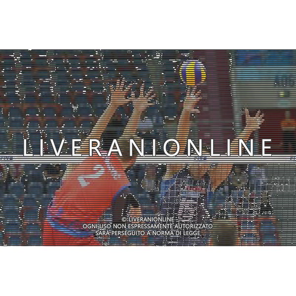 2016.07.16 KRAKOW - TAURON ARENA LIGA SWIATOWA SIATKOWKA MEZCZYZN POL FINAL SERBIA - WLOCHY NZ UROS KOVACEVIC SERBIA EMANUELE BIRARELLI WLOCHY FOT. LUKASZ WIESZALA / FOKUSMEDIA / NEWSPIX.PL --- Newspix.pl AG ALDO LIVERANI SAS ONLY ITALY *** Local Caption *** www.newspix.pl mail us: info@newspix.pl call us: 0048 022 23 22 222 --- Polish Picture Agency by Ringier Axel Springer Poland