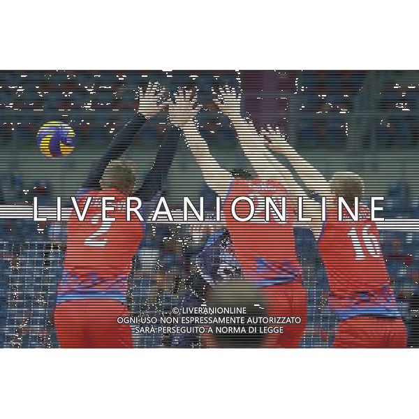 2016.07.16 KRAKOW - TAURON ARENA LIGA SWIATOWA SIATKOWKA MEZCZYZN POL FINAL SERBIA - WLOCHY NZ UROS KOVACEVIC SERBIA SRECKO LISINAC SERBIA DRAZEN LUBURIC SERBIA FOT. LUKASZ WIESZALA / FOKUSMEDIA / NEWSPIX.PL --- Newspix.pl AG ALDO LIVERANI SAS ONLY ITALY *** Local Caption *** www.newspix.pl mail us: info@newspix.pl call us: 0048 022 23 22 222 --- Polish Picture Agency by Ringier Axel Springer Poland