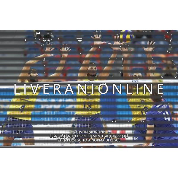 16.07.2016 KRAKOW TAURON ARENA UL. LEMA 7 ( POLAND ) SIATKOWKA MEZCZYZN ( MEN\'S VOLLEYBALL ) FINAL LIGI SWIATOWEJ 2016 - FINAL SIX ( FIVB WORLD LEAGUE FINALS KRAKOW 2016 ) POLFINAL FRANCJA - BRASILIA (SEMI FINAL GAME FRANCE - BRASIL ) NZ W BLOKU OD LEWEJ WALLACE DE SOUZA , MAURICIO SOUZA , RICARDO LUCARELLI ATAKUJE (P) ANTONIO ROUZIER FOTO JAKUB PIASECKI / CYFRASPORT / NEWSPIX.PL --- Newspix.pl AG ALDO LIVERANI SAS ONLY ITALY *** Local Caption *** www.newspix.pl mail us: info@newspix.pl call us: 0048 022 23 22 222 --- Polish Picture Agency by Ringier Axel Springer Poland