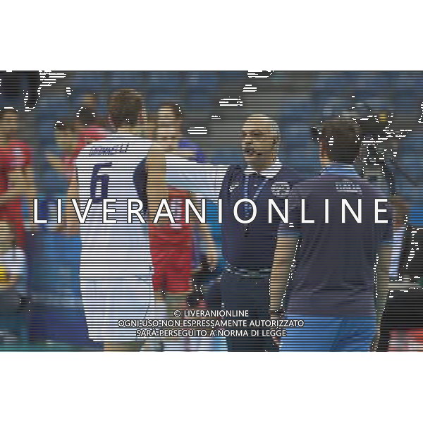 17.07.2016 KRAKOW TAURON ARENA UL. LEMA 7 ( POLAND ) SIATKOWKA MEZCZYZN ( MEN\'S VOLLEYBALL ) FINAL LIGI SWIATOWEJ 2016 - FINAL SIX ( FIVB WORLD LEAGUE FINALS KRAKOW 2016 ) MECZ O TRZECIE MIEJSCE FRANCJA - WLOCHY ( FINALS GAME 3-4 PLACES GAME FRANCE - ITALY ) NZ (L) SIMONE GIANNELLI , (C) REFEREES NASR SHAABAN , (P) GIANLORENZO BLENGINI KONTROWERSJA FOTO JAKUB PIASECKI / CYFRASPORT / NEWSPIX.PL --- Newspix.pl/ AGENZIA ALDO LIVERANI SAS - ITALY ONLY EDITORIAL USE ONLY - FRANCIA - ITALIA Volley Men World League 2016 - FINAL SIX ( 3-4 POSTO ) CRACOVIA POLONIA 17/07/2016