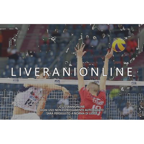 2016.07.17 KRAKOW - TAURON ARENA LIGA SWIATOWA SIATKOWKA MECZ O 3 MIEJSCE FRANCJA - WLOCHY NZ KEVIN LE ROUX FRANCJA FILIPPO LAMZA WLOCHY FOT LUKASZ WIESZALA / FOKUSMEDIA / NEWSPIX.PL --- Newspix.pl/ AGENZIA ALDO LIVERANI SAS - ITALY ONLY - EDITORIAL USE ONLY- FRANCIA - ITALIA Volley Men World League 2016 - FINAL SIX ( 3-4 POSTO ) CRACOVIA POLONIA 17/07/2016