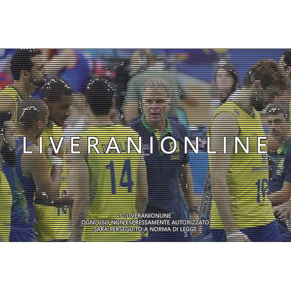 17.07.2016 KRAKOW TAURON ARENA UL. LEMA 7 ( POLAND ) SIATKOWKA MEZCZYZN ( MEN\'S VOLLEYBALL ) FINAL LIGI SWIATOWEJ 2016 - FINAL SIX ( FIVB WORLD LEAGUE FINALS KRAKOW 2016 ) MECZ FINALOWY SERBIA - BRAZYLIA ( FINALS GAME 1-2 PLACES GAME SERBIA - BRAZIL) NZ BERNARDE REZENDE Z ZESPOLEM PODCZAS PRZERWY FOTO JAKUB PIASECKI / CYFRASPORT / NEWSPIX.PL --- Newspix.pl/ AGENZIA ALDO LIVERANI SAS - ITALY ONLY - EDITORIAL USE ONLY- SERBIA - BRASILE Volley Men World League 2016 - FINAL SIX (FINALE ) CRACOVIA POLONIA 17/07/2016