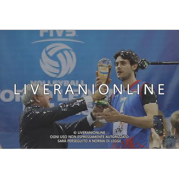 17.07.2016 KRAKOW TAURON ARENA UL. LEMA 7 ( POLAND ) SIATKOWKA MEZCZYZN ( MEN\'S VOLLEYBALL ) FINAL LIGI SWIATOWEJ 2016 - FINAL SIX ( FIVB WORLD LEAGUE FINALS KRAKOW 2016 ) MECZ FINALOWY SERBIA - BRAZYLIA ( FINALS GAME 1-2 PLACES GAME SERBIA - BRAZIL) NZ ARY GRACA , (P) DRAGAN STANKOVIC PUCHAR RADOSC ZWYCIESTWO FOTO JAKUB PIASECKI / CYFRASPORT / NEWSPIX.PL --- Newspix.pl/ AGENZIA ALDO LIVERANI SAS - ITALY ONLY - EDITORIAL USE ONLY- SERBIA - BRASILE Volley Men World League 2016 - FINAL SIX (FINALE ) CRACOVIA POLONIA 17/07/2016