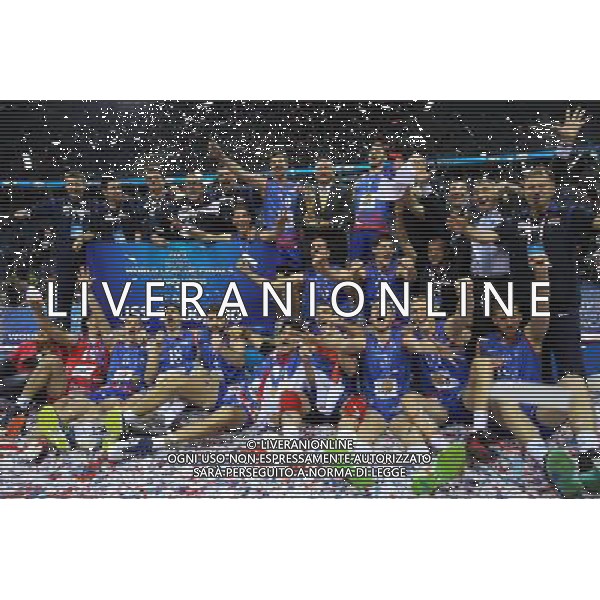 17.07.2016 KRAKOW TAURON ARENA UL. LEMA 7 ( POLAND ) SIATKOWKA MEZCZYZN ( MEN\'S VOLLEYBALL ) FINAL LIGI SWIATOWEJ 2016 - FINAL SIX ( FIVB WORLD LEAGUE FINALS KRAKOW 2016 ) MECZ FINALOWY SERBIA - BRAZYLIA ( FINALS GAME 1-2 PLACES GAME SERBIA - BRAZIL) NZ RADOSC ZWYCIESTWO PUCHARMILOS NIKIC , TOMISLAV DOKIC , SRECKO LISINAC , NEVEN MAJSTROVIC , ALEKSA BRDJOVIC , SRECKO LISINAC , UROS KOVACEVIC , DRAGAN STANKOVIC , NARKO IVOVIC , NIKOLA JOVOVIC , DRAZEN LUBURIC , FOTO JAKUB PIASECKI / CYFRASPORT / NEWSPIX.PL --- Newspix.pl/ AGENZIA ALDO LIVERANI SAS - ITALY ONLY - EDITORIAL USE ONLY- SERBIA - BRASILE Volley Men World League 2016 - FINAL SIX (FINALE ) CRACOVIA POLONIA 17/07/2016