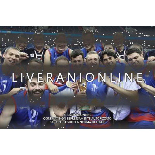 17.07.2016 KRAKOW TAURON ARENA UL. LEMA 7 ( POLAND ) SIATKOWKA MEZCZYZN ( MEN\'S VOLLEYBALL ) FINAL LIGI SWIATOWEJ 2016 - FINAL SIX ( FIVB WORLD LEAGUE FINALS KRAKOW 2016 ) MECZ FINALOWY SERBIA - BRAZYLIA ( FINALS GAME 1-2 PLACES GAME SERBIA - BRAZIL) NZ RADOSC ZWYCIESTWO PUCHAR ALEKSA BRDJOVIC UROS KOVACEVIC , NARKO IVOVIC , NIKOLA JOVOVIC , DRAGAN STANKOVIC , SRECKO LISINAC NIKOLA GRBIC FOTO JAKUB PIASECKI / CYFRASPORT / NEWSPIX.PL --- Newspix.pl/ AGENZIA ALDO LIVERANI SAS - ITALY ONLY - EDITORIAL USE ONLY- SERBIA - BRASILE Volley Men World League 2016 - FINAL SIX (FINALE ) CRACOVIA POLONIA 17/07/2016