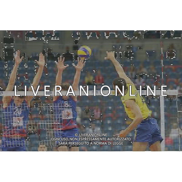 2016.07.17 KRAKOW - TAURON ARENA LIGA SWIATOWA SIATKOWKA FINAL SERBIA - BRAZYLIA NZ WALLACE DE SOUZA BRAZYLIAMARKO IVOVIC SERBIASRECKO LISINAC SERBIA FOT LUKASZ WIESZALA / FOKUSMEDIA / NEWSPIX.PL --- Newspix.pl --- Newspix.pl/ AGENZIA ALDO LIVERANI SAS - ITALY ONLY - EDITORIAL USE ONLY- SERBIA - BRASILE Volley Men World League 2016 - FINAL SIX (FINALE ) CRACOVIA POLONIA 17/07/2016