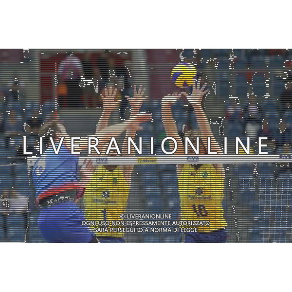 2016.07.17 KRAKOW - TAURON ARENA LIGA SWIATOWA SIATKOWKA FINAL SERBIA - BRAZYLIA NZ MARKO IVOVIC SERBIA LUCAS SAATKAMP BRAZYLIA FOT LUKASZ WIESZALA / FOKUSMEDIA / NEWSPIX.PL --- Newspix.pl --- Newspix.pl/ AGENZIA ALDO LIVERANI SAS - ITALY ONLY - EDITORIAL USE ONLY- SERBIA - BRASILE Volley Men World League 2016 - FINAL SIX (FINALE ) CRACOVIA POLONIA 17/07/2016